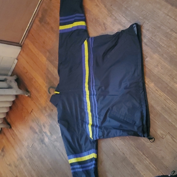 Pro Spirit Wind Breaker - Picture 2 of 3